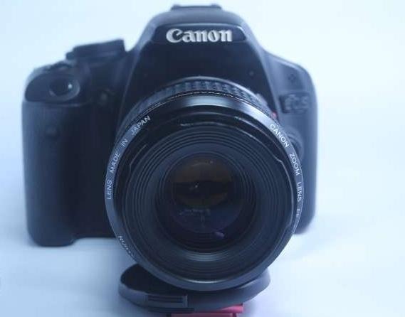 Canon 500d dslr with 80-200mm USM lens photo