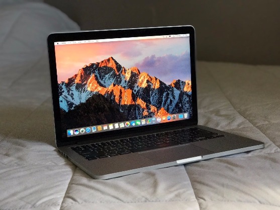 Apple MacBook Pro i5 photo