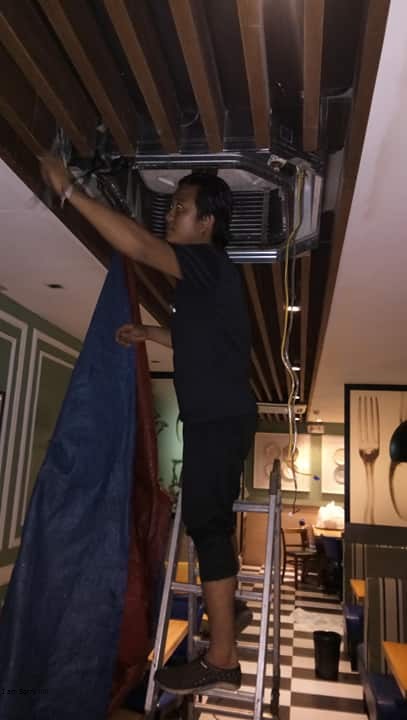AIRCON, EXHAUST AND CHILLER CLEANING AND REPAIR SERVICES photo